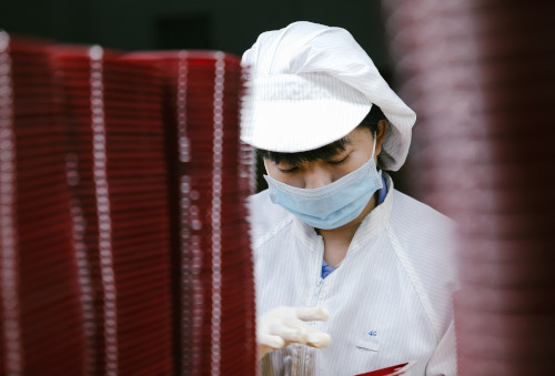 Czy kombinezony ochronne i maseczki antybakteryjne są mi nadal potrzebne? 